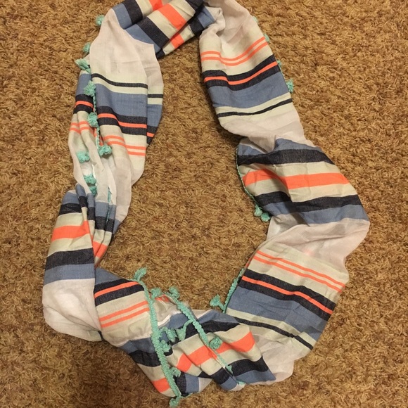 Circle scarf - Picture 2 of 2